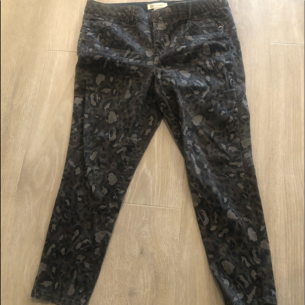 Democracy AB Technology leopard print green camouflage pant jeans size 16